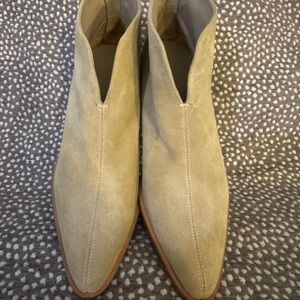 Vince. Suede Ankle Boot NEVER WORN!  Sz 7.5